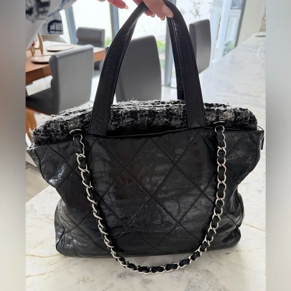 CHANEL Black Quilted Tote with Chain Detail - Picture 4 of 17